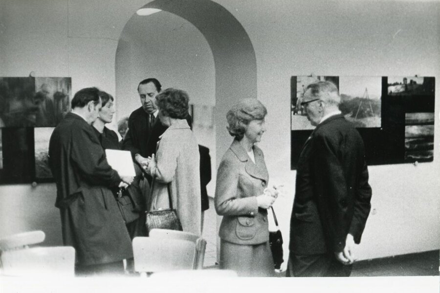 zleva: I. Krsek, Vlasta Kubíčková, Jánuš Kubíček, ? ?, L. Linhart